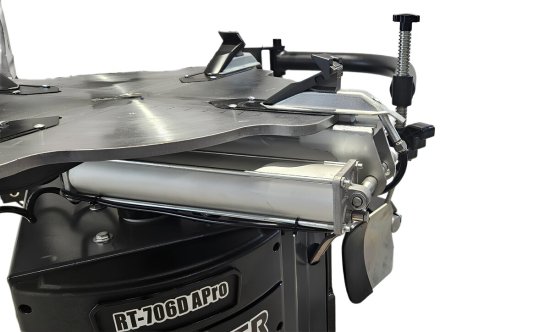 Montiermaschine RT-706D Pro mit Booster System, 2 Geschwindigkeiten und Felgenspannung bis 28 Zoll inkl. Luftbooster | RETTER