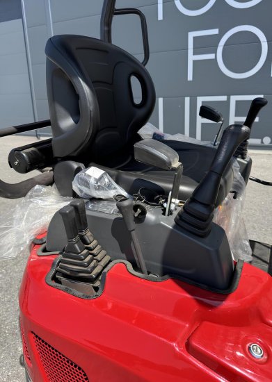 Rhinoceros XN18L Diesel Minibagger - Kubota Motor 14 PS