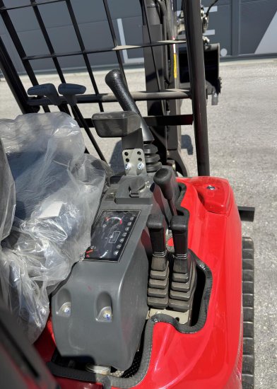 Rhinoceros XN18L Diesel Minibagger - Kubota Motor 14 PS