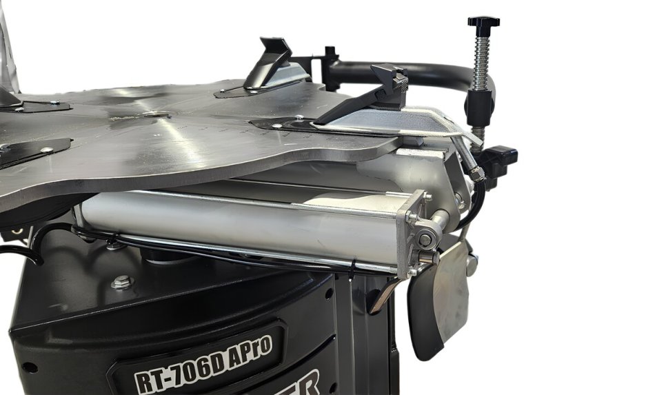 Montiermaschine RT-706D Pro mit Booster System, 2 Geschwindigkeiten und Felgenspannung bis 28 Zoll inkl. Luftbooster | RETTER