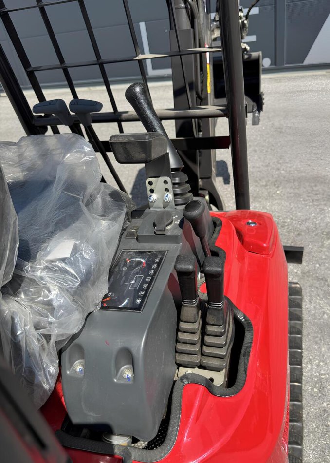 Rhinoceros XN18L Diesel Minibagger - Kubota Motor 14 PS